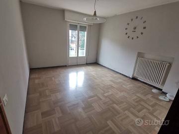 Pantano bassa quadrilocale con garage