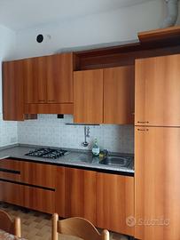 Cucina in legno pieno