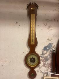 Barometro antico in legno
