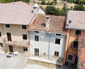 CASA DI CORTE A CASTELGOMBERTO