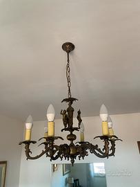 Lampadario con putti