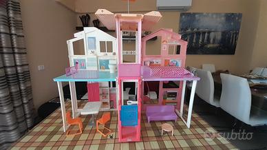 Casa di Barbie con accessori