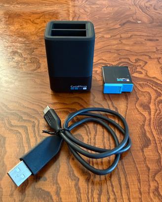 Caricatore batterie GoPro + batteria GoPro + cavo