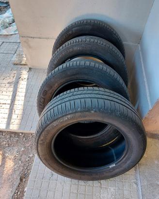 n° 8 pneumatici 205 55 R16 + catene neve