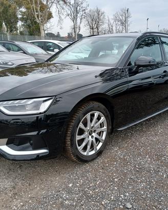 Audi A4 Avant 40 TDI quattro S tronic Business