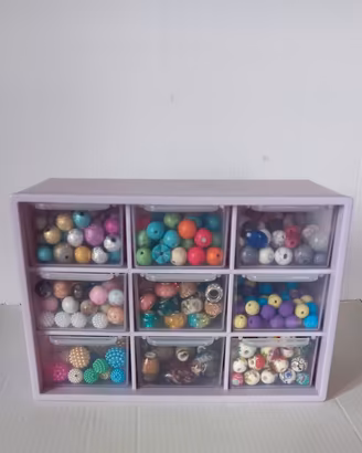 Cassettiera con perle