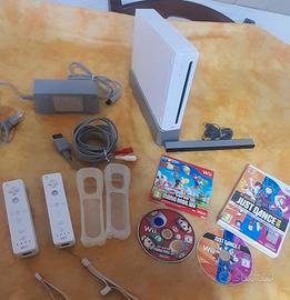 NINTENDO WII CON TELECOMANDI E GIOCHI 