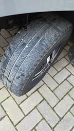 Treno di pneumatici Michelin Agilis Camping 16"