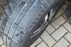 Treno di pneumatici Michelin Agilis Camping 16"