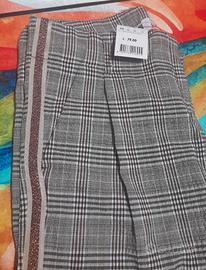 Pantaloni donna cropped nuovo.