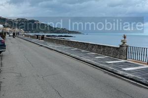 Soluzione semindipendente a Giardini Naxos