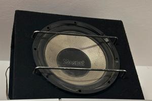 Subwoofer magnat competo di amplificatore