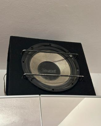 Subwoofer magnat competo di amplificatore