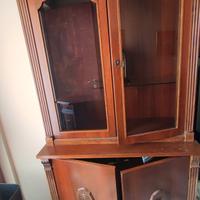 Credenza con vetrina