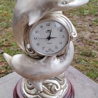 Orologio con 2 delfini argentati