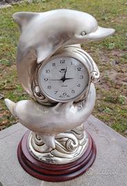 Orologio con 2 delfini argentati