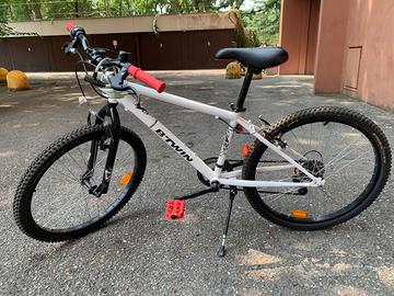 Modello: B'TWIN Rockrider 300 Mountain Bike