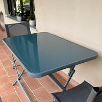 Tavolo da giardino con sedie