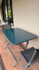 Tavolo da giardino con sedie