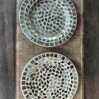 Piatti in vetro con mosaico a specchio.