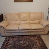 Divano in pelle color panna