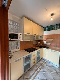 Cucina completa con elettrodomestici gia smontata