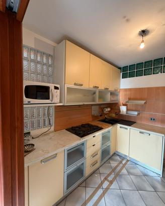 Cucina completa con elettrodomestici gia smontata