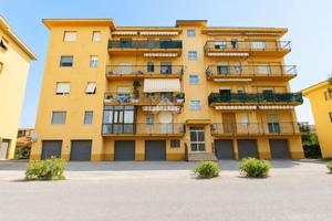 3 LOCALI A CASTELFIDARDO