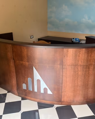 Bancone e scrivania per ufficio