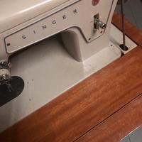 Macchina per cucito a pedali