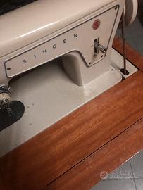 Macchina per cucito a pedali