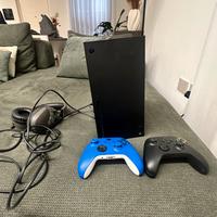 Xbox X con 2 pad e cuffie