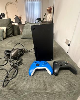 Xbox X con 2 pad e cuffie