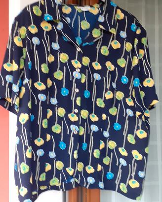 Camicia blu a fantasia floreale a manica corta