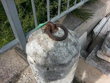Colonna antica ottagonale in pietra massello