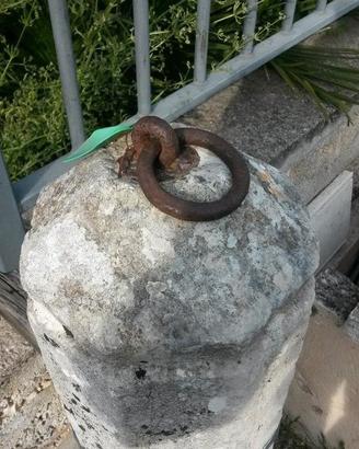 Colonna antica ottagonale in pietra massello