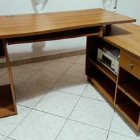 scrivania ufficio o cameretta