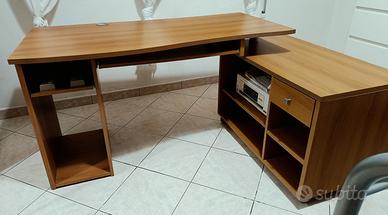 scrivania ufficio o cameretta