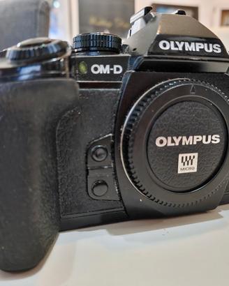 Olympus E-M1 GUASTA; Per pezzi di ricambio