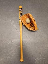 baseball guantone, mazza e palla