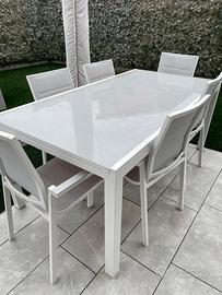 Tavolo da esterno allungabile piano in vetro