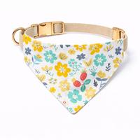 Bandana per cani floreale fatta a mano