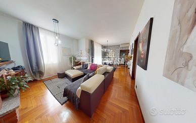 Appartamento di ampia metratura con doppi servizi