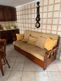 Divano in legno massello