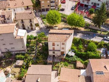 Casa indipendente di 217 m² con più di 5 locali e 