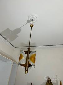 Lampadario vintage in ottone e vetro