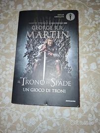 IL TRONO DI SPADE - UN GIOCO DI TRONI