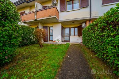 VILLA A SCHIERA A SANT'ILARIO D'ENZA