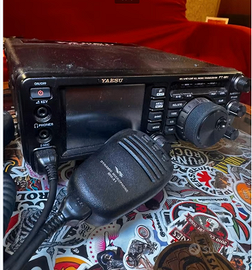 Yaesu FT-991 e microfono DM 200