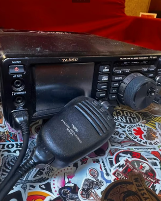 Yaesu FT-991 e microfono DM 200